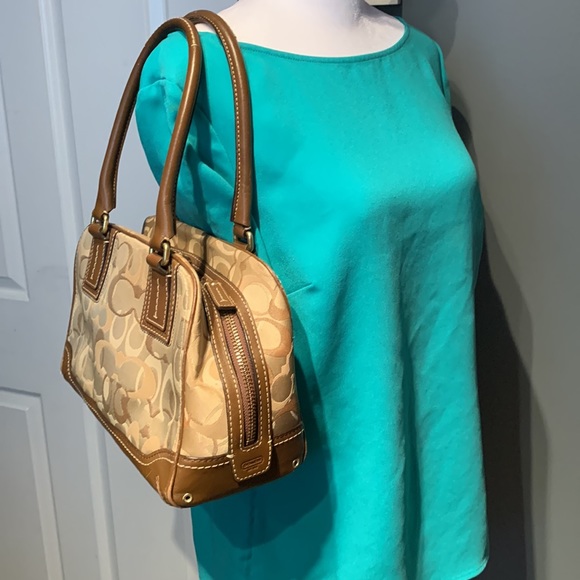 Well Loved Coach Logo Handbag - Picture 3 of 15